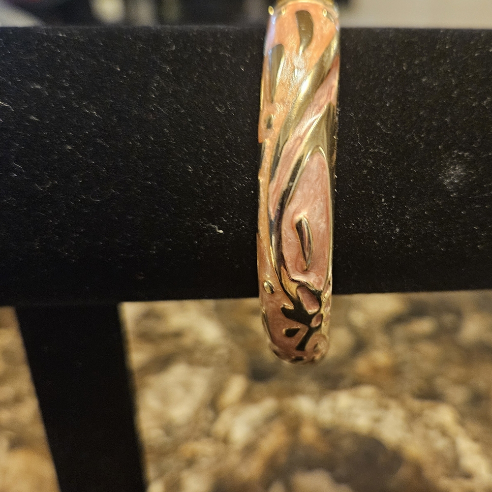 Chic Pink Gold  Bracelet with Intricate Detailing